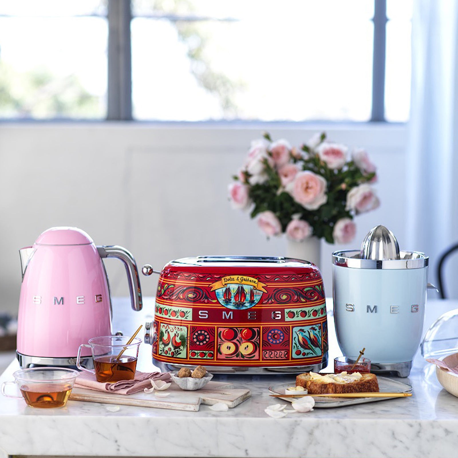 SMEG ISI AYARLI KETTLE KLF04PKEU PEMBE